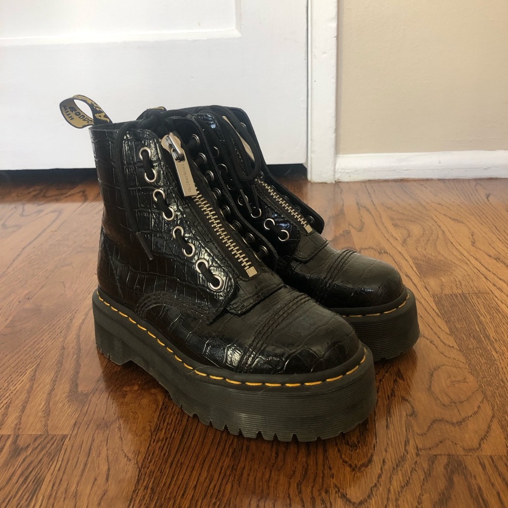 Sinclair patent crocodile platform boots